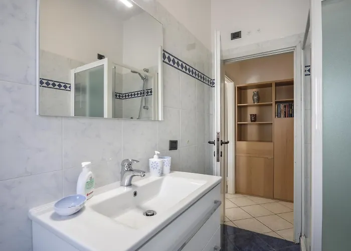 Iris - Sweet Dreams In Florence Apartment
